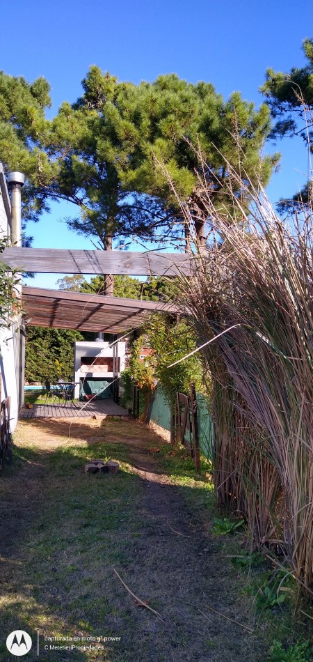 CASA 5 AMBIENTES 400 M2 FONDO CON PILETA EN LA CALETA