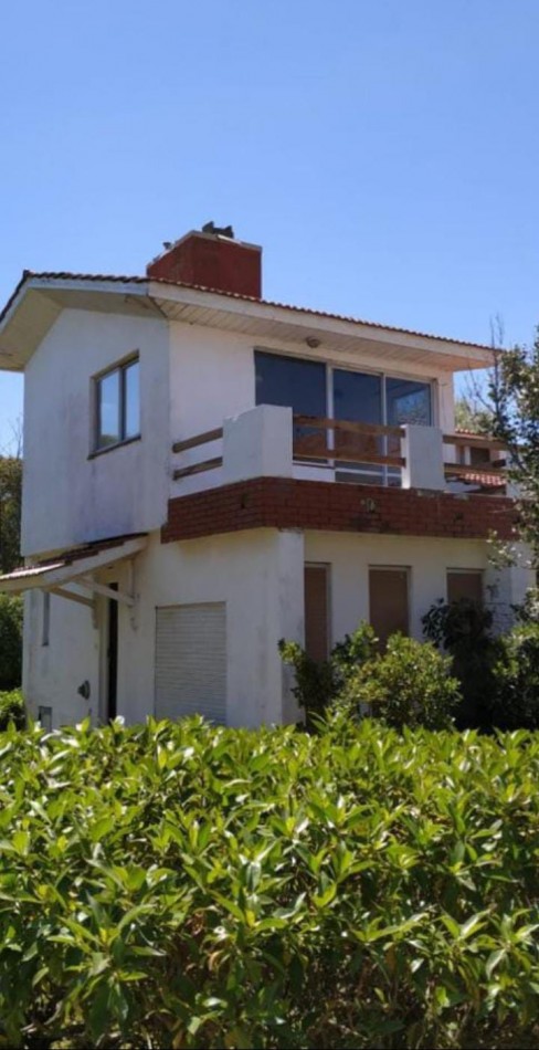 VENTA de 2 CASAS FRENTE AL MAR BARRIO SAN JACINTO-EXCELENTE INVERSION