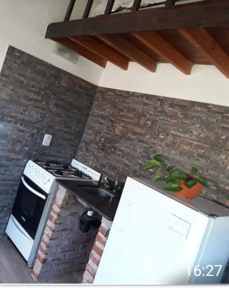 CASA MONOAMBIENTE EN DUPLEX A DOS CUADRAS DEL MAR: PARA DOS PERSONAS: FARO