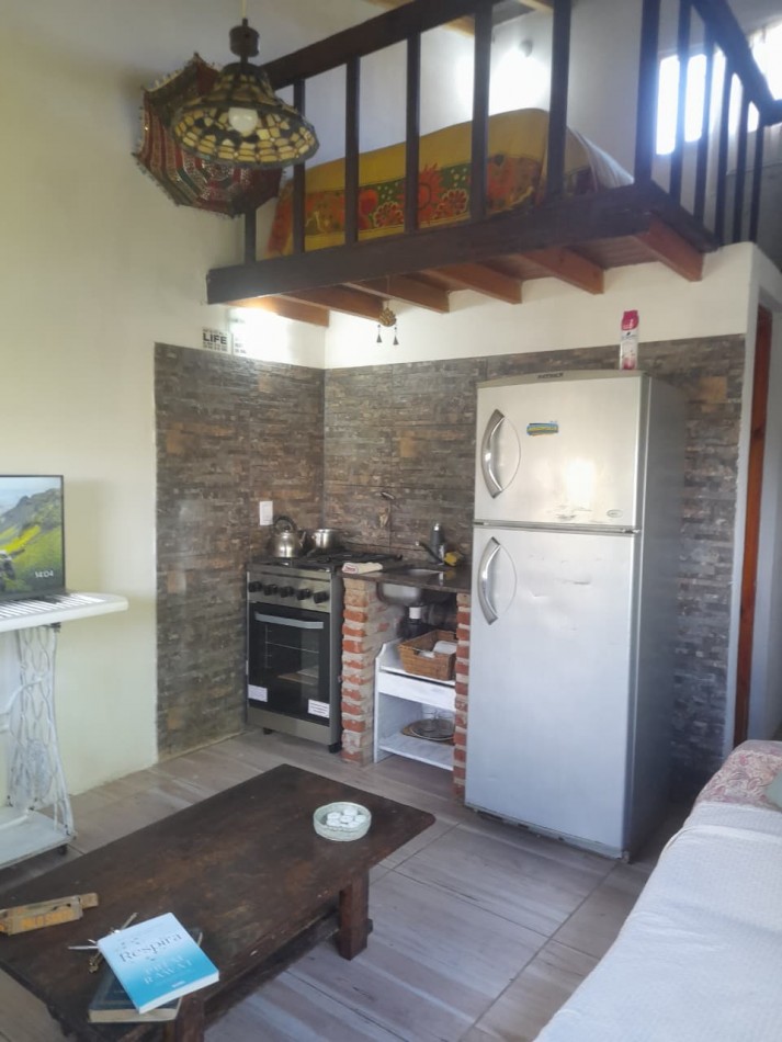 CASA MONOAMBIENTE EN DUPLEX A DOS CUADRAS DEL MAR: PARA DOS PERSONAS: FARO