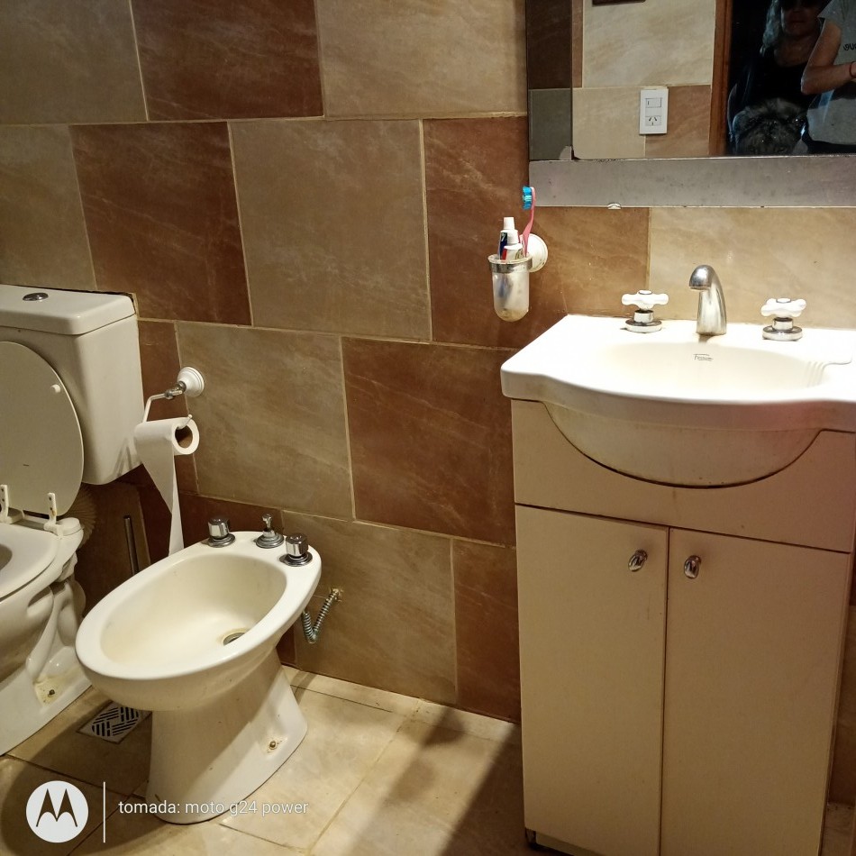 VENTA Casa Ph/ Loft Al Fondo dividido en  3amb. c/quincho/jardin/entrada 2 AUTOS