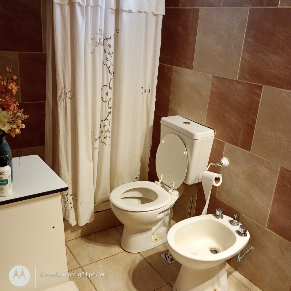 VENTA Casa Ph/ Loft Al Fondo dividido en  3amb. c/quincho/jardin/entrada 2 AUTOS